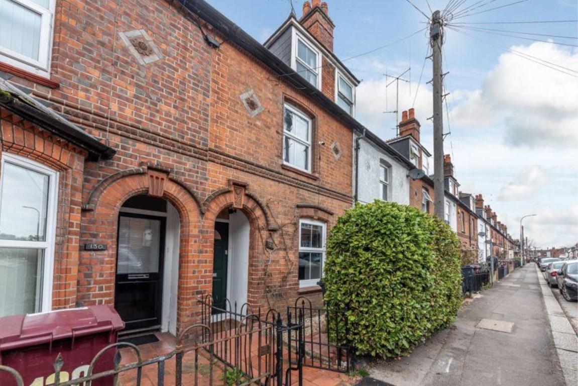 2 bed property in Elgar Road, Reading